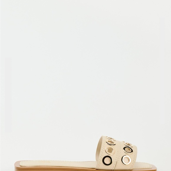 Zara Flat leather sandals with gold metal appliqués - Picture 3 of 10